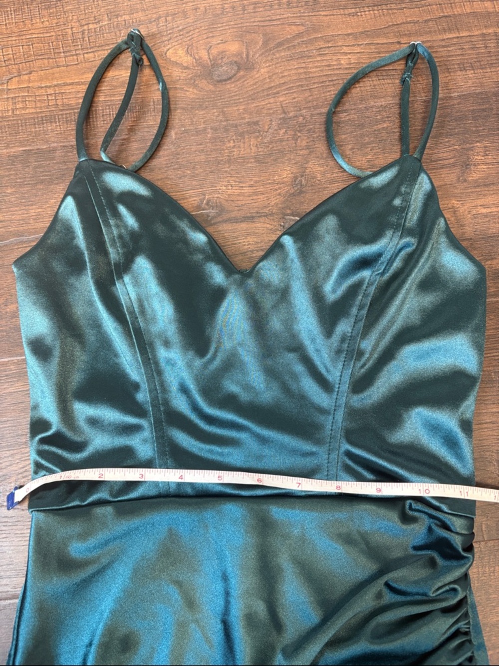 LUCY IN THE SKY Juniors small Satin Ruched Bodycon Dress in Emerald Green - Picture 2 of 5